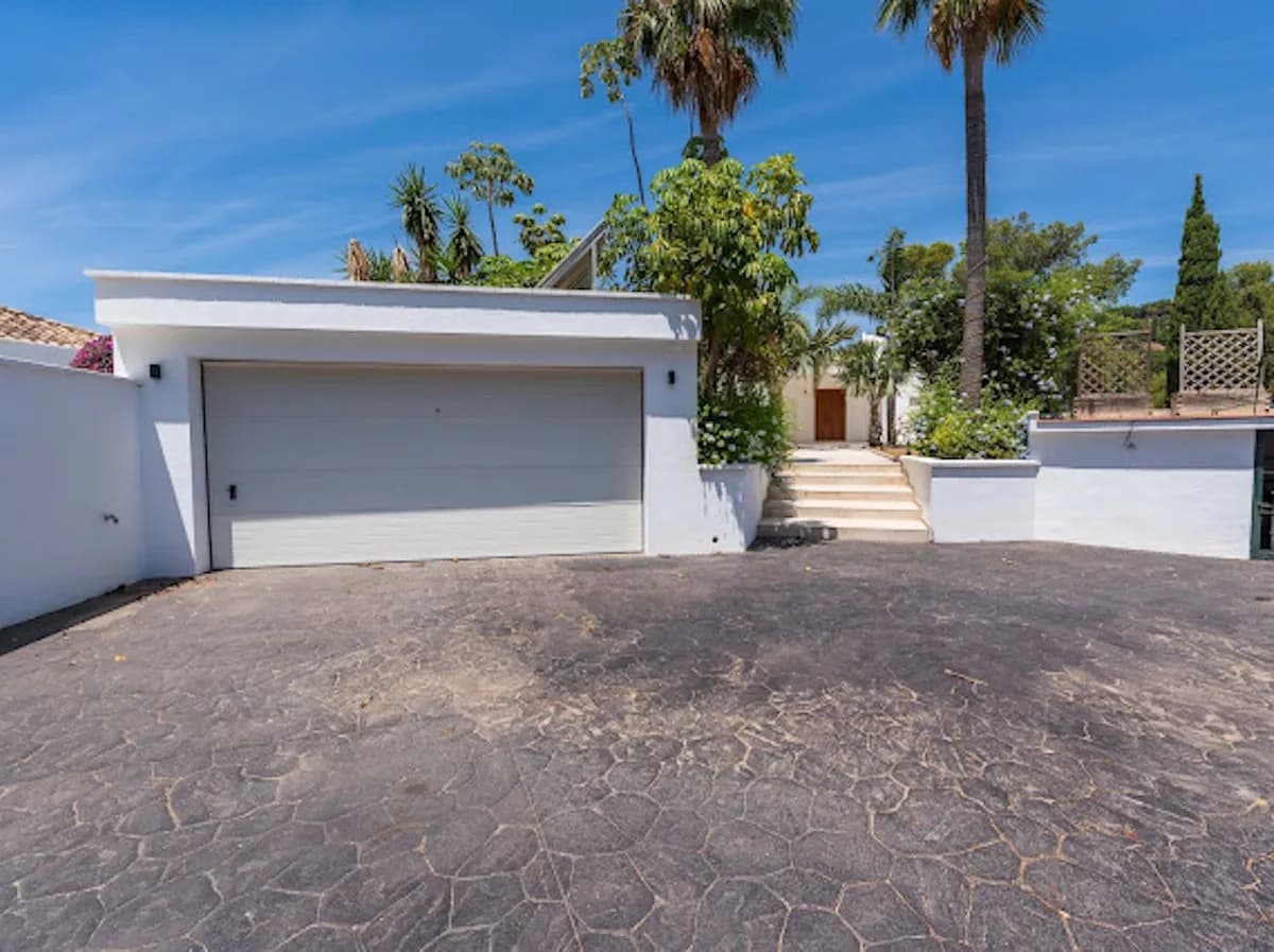5 Bedroom Detached Villa for Sale in El Madroñal, Málaga - Image 3
