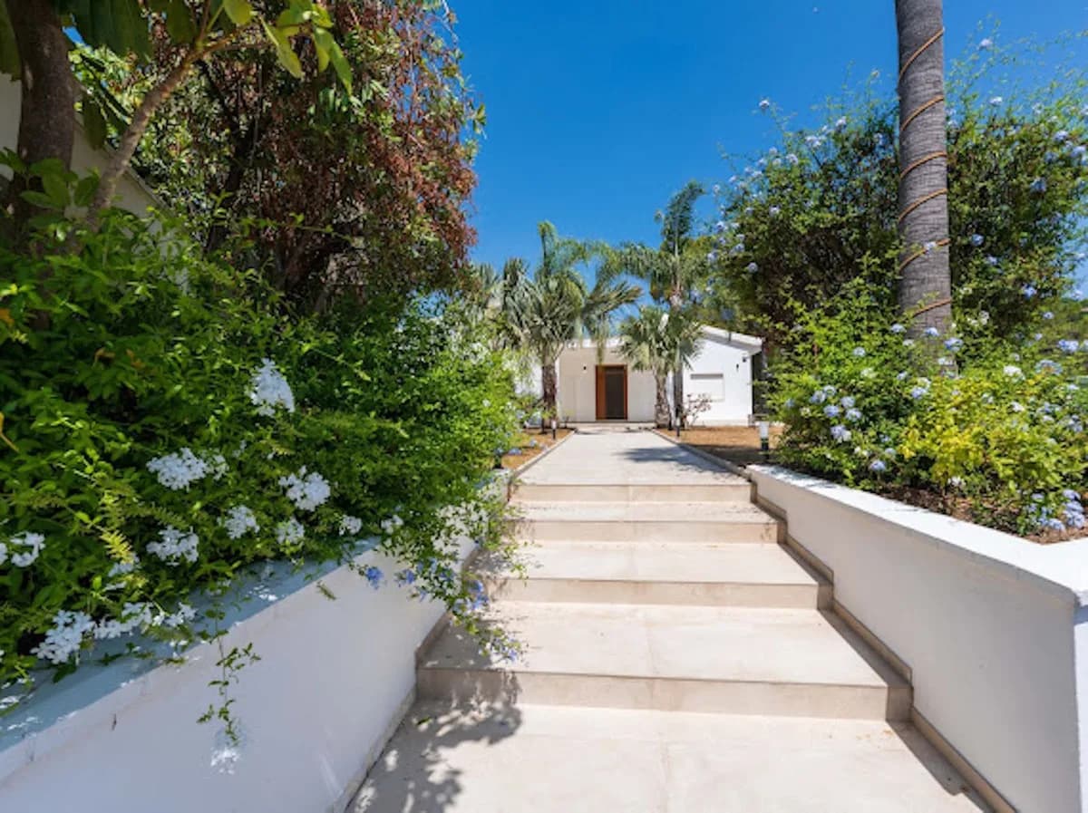 5 Bedroom Detached Villa for Sale in El Madroñal, Málaga - Image 4