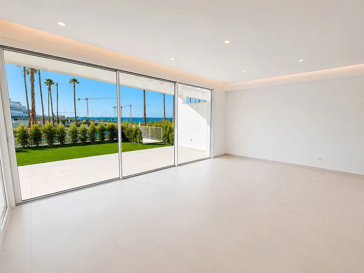 3 Bedroom Ground Floor Apartment for Sale in La Cala de Mijas, Málaga - Image 2
