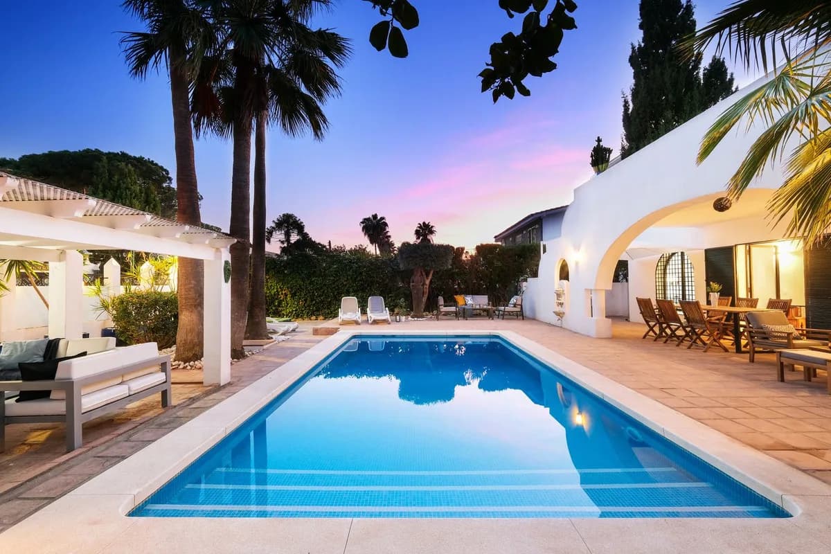 4 Bedroom Detached Villa for Sale in Marbella, Málaga - Image 2