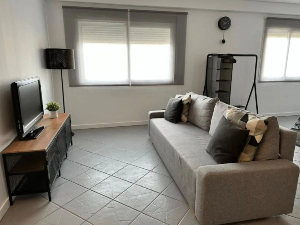 2 Bedroom Middle Floor Apartment for Sale in Monda, Málaga - Image 2