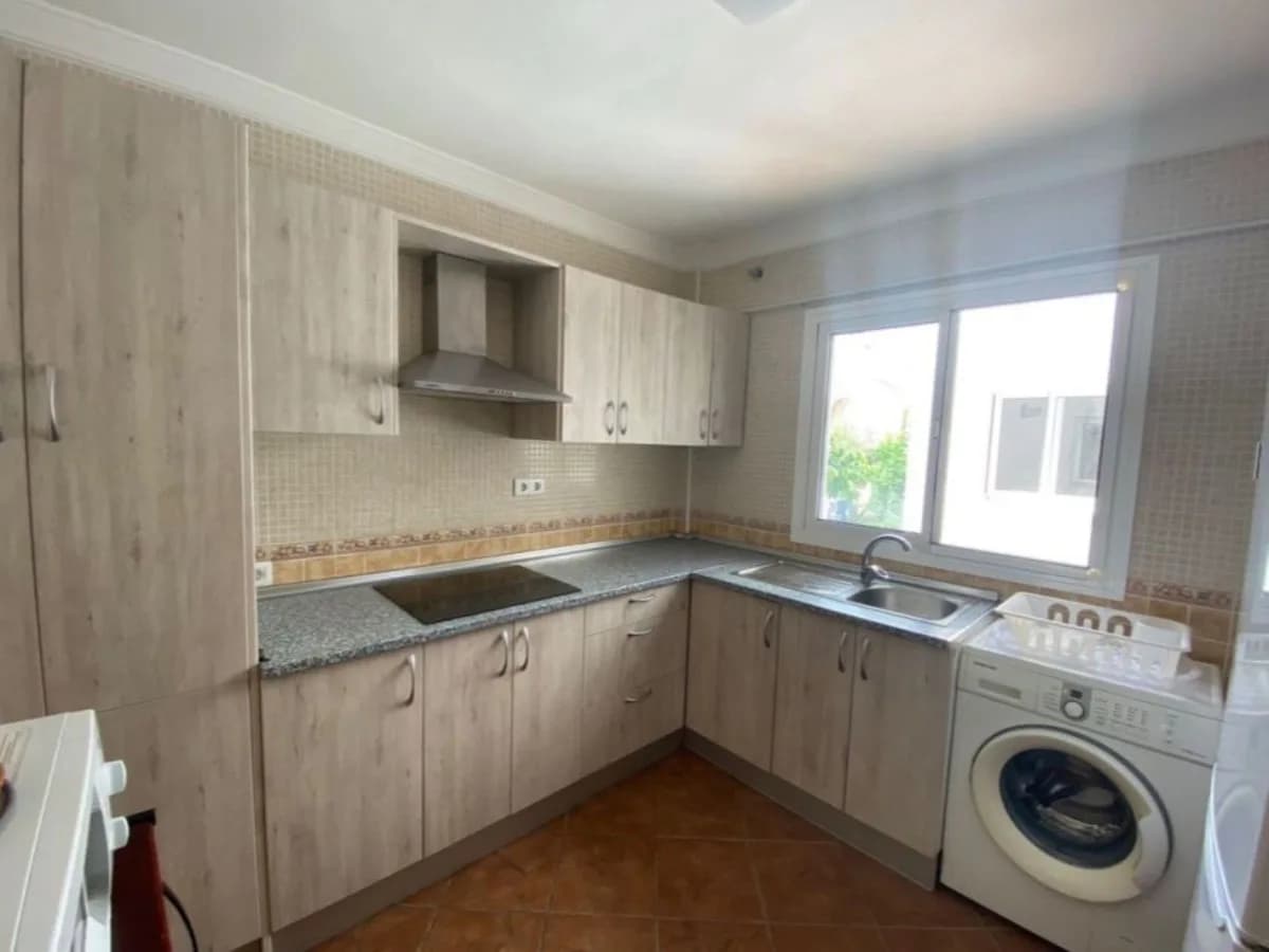 2 Bedroom Middle Floor Apartment for Sale in Monda, Málaga - Image 4