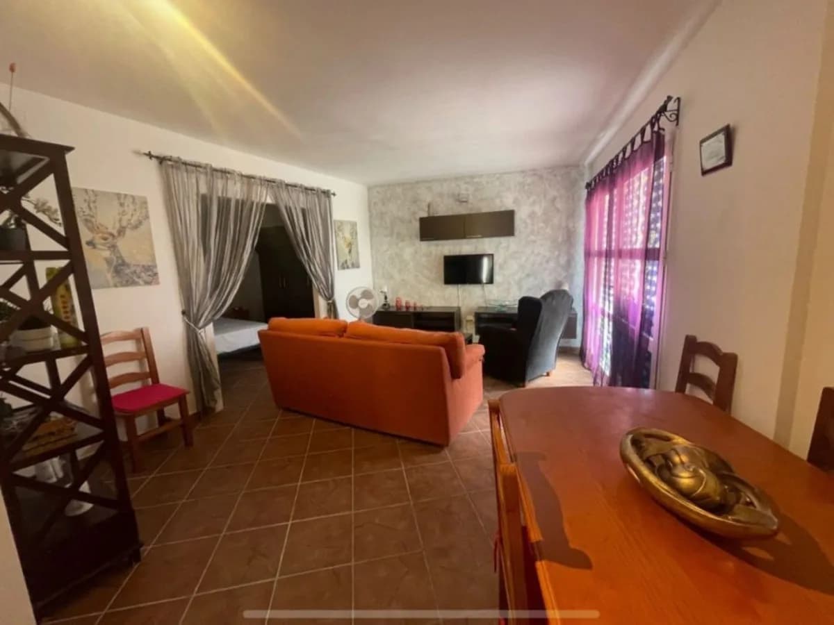 2 Bedroom Middle Floor Apartment for Sale in Monda, Málaga - Image 7