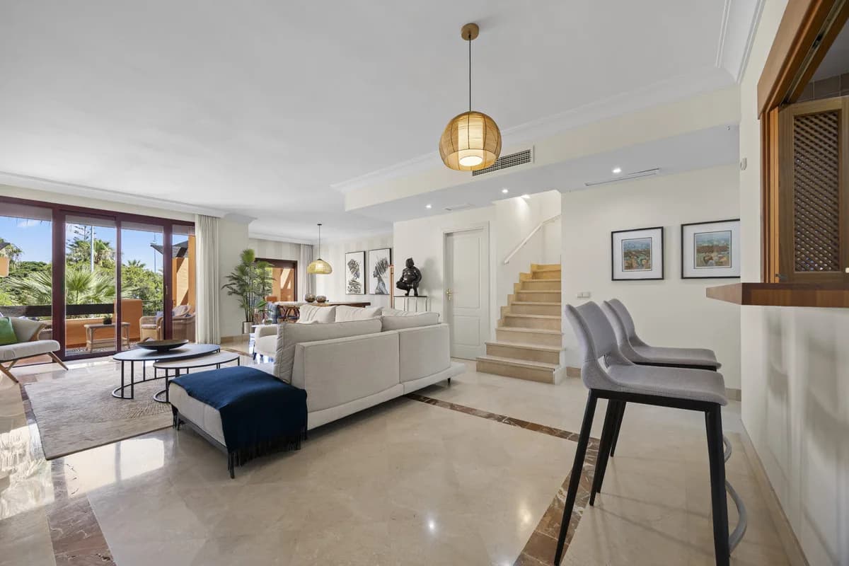 3 Bedroom Penthouse Duplex for Sale in San Pedro de Alcántara, Málaga - Image 4