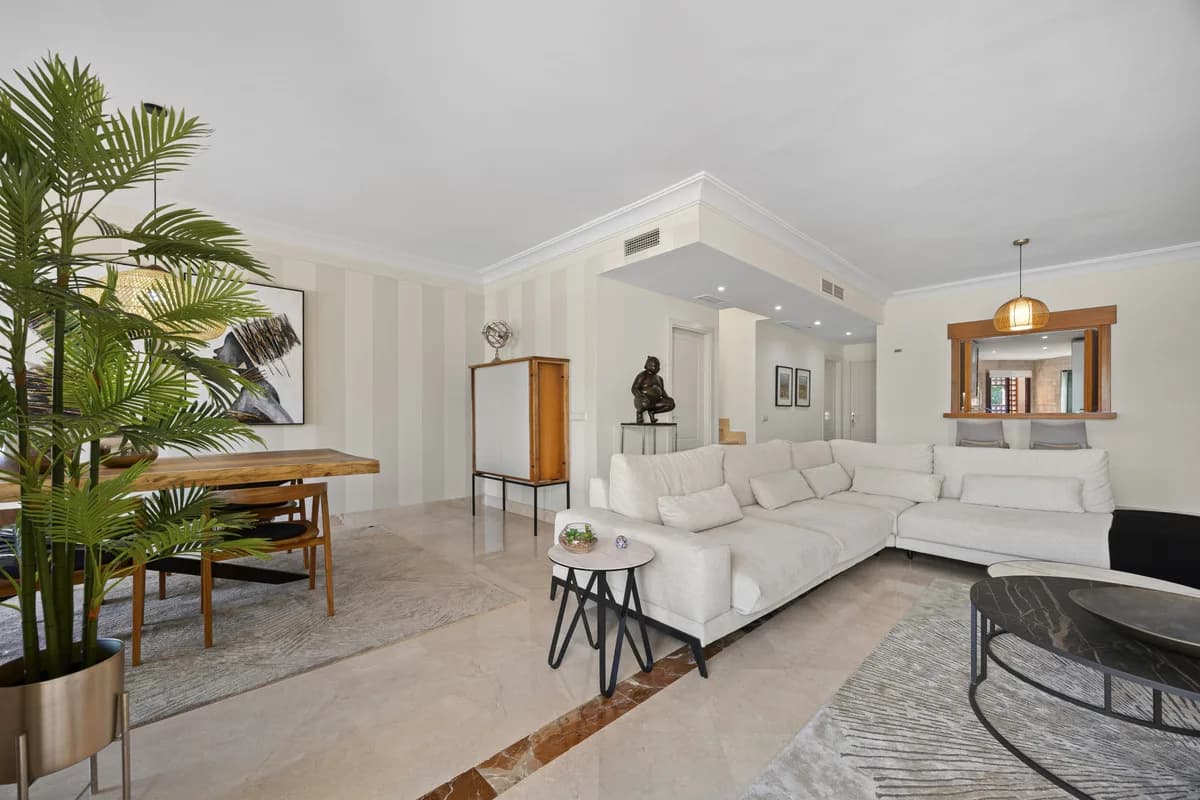 3 Bedroom Penthouse Duplex for Sale in San Pedro de Alcántara, Málaga - Image 5