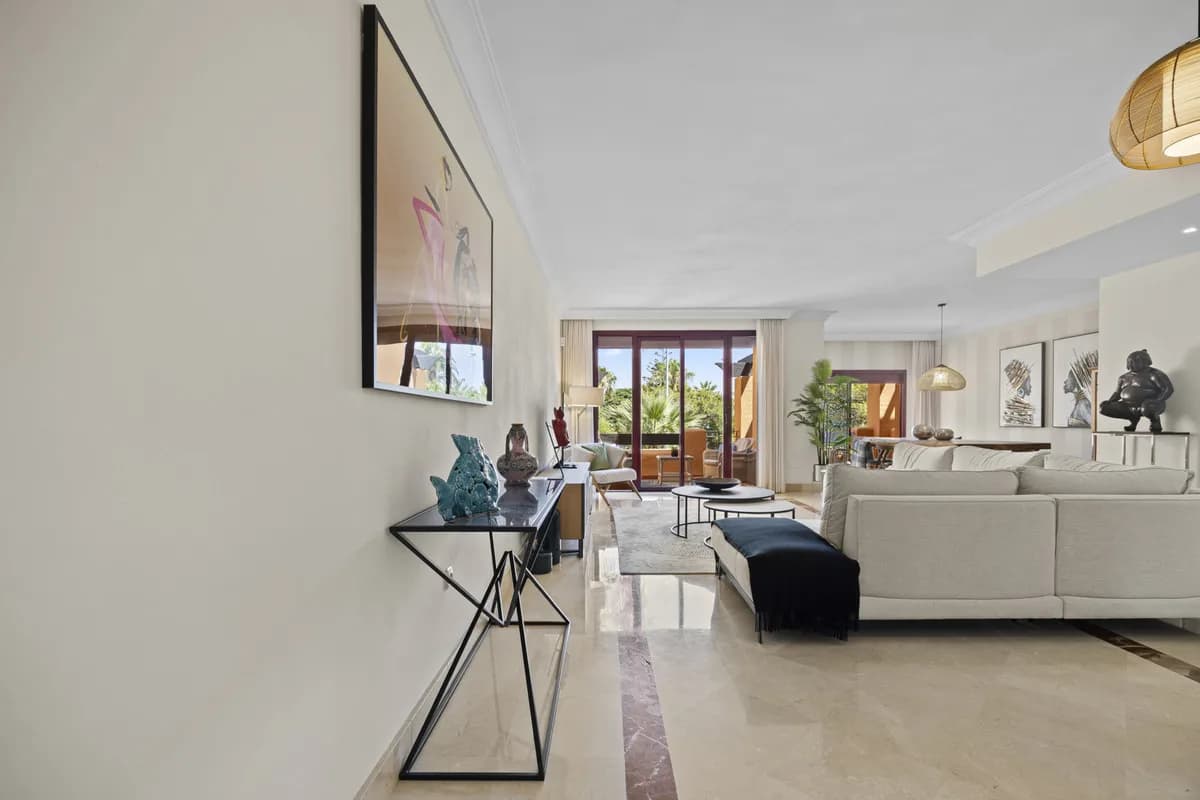 3 Bedroom Penthouse Duplex for Sale in San Pedro de Alcántara, Málaga - Image 9
