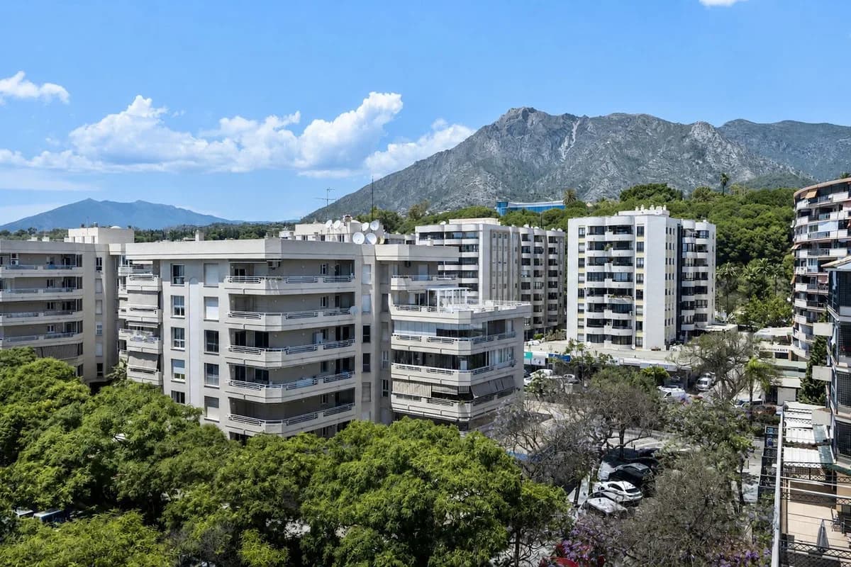 3 Bedroom Penthouse for Sale in Marbella, Málaga - Image 2