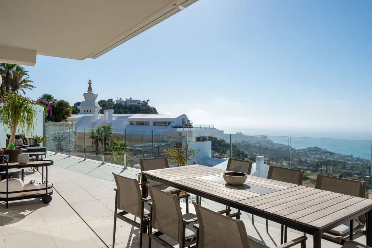 3 Bedroom Penthouse Duplex for Sale in Benalmadena Pueblo, Málaga - Image 2