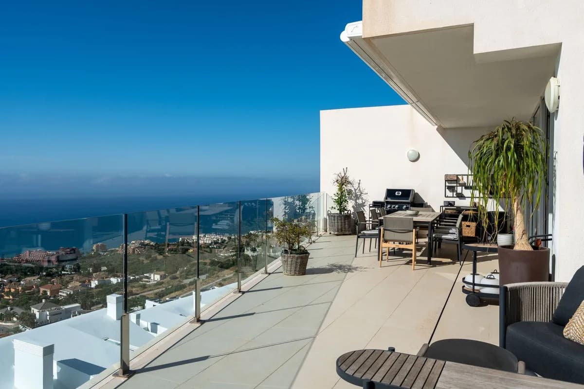 3 Bedroom Penthouse Duplex for Sale in Benalmadena Pueblo, Málaga - Image 4