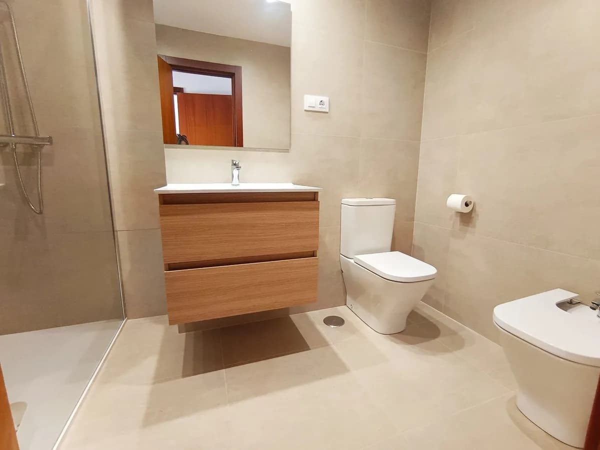 3 Bedroom Middle Floor Apartment for Sale in Fuengirola, Málaga - Image 9