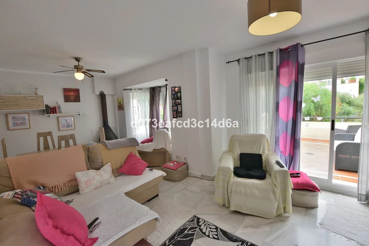 4 Bedroom Semi-Detached House for Sale in San Luis de Sabinillas, Málaga - Image 6