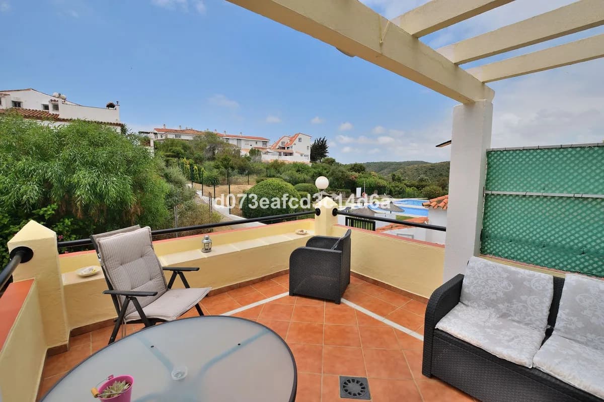 4 Bedroom Semi-Detached House for Sale in San Luis de Sabinillas, Málaga - Image 8