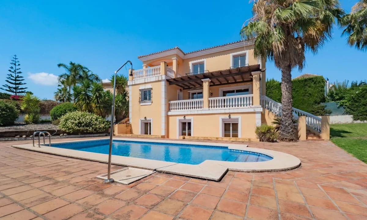 7 Bedroom Detached Villa for Sale in Coín, Málaga