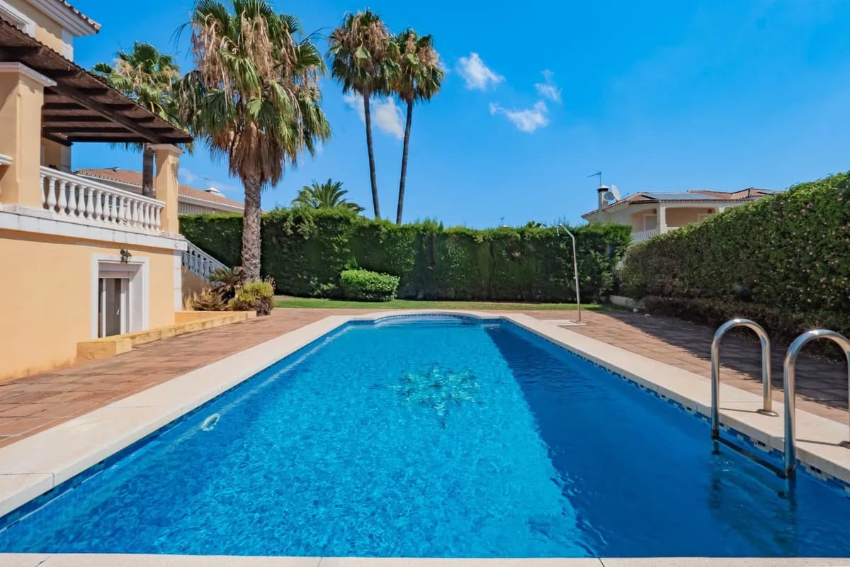 7 Bedroom Detached Villa for Sale in Coín, Málaga - Image 3
