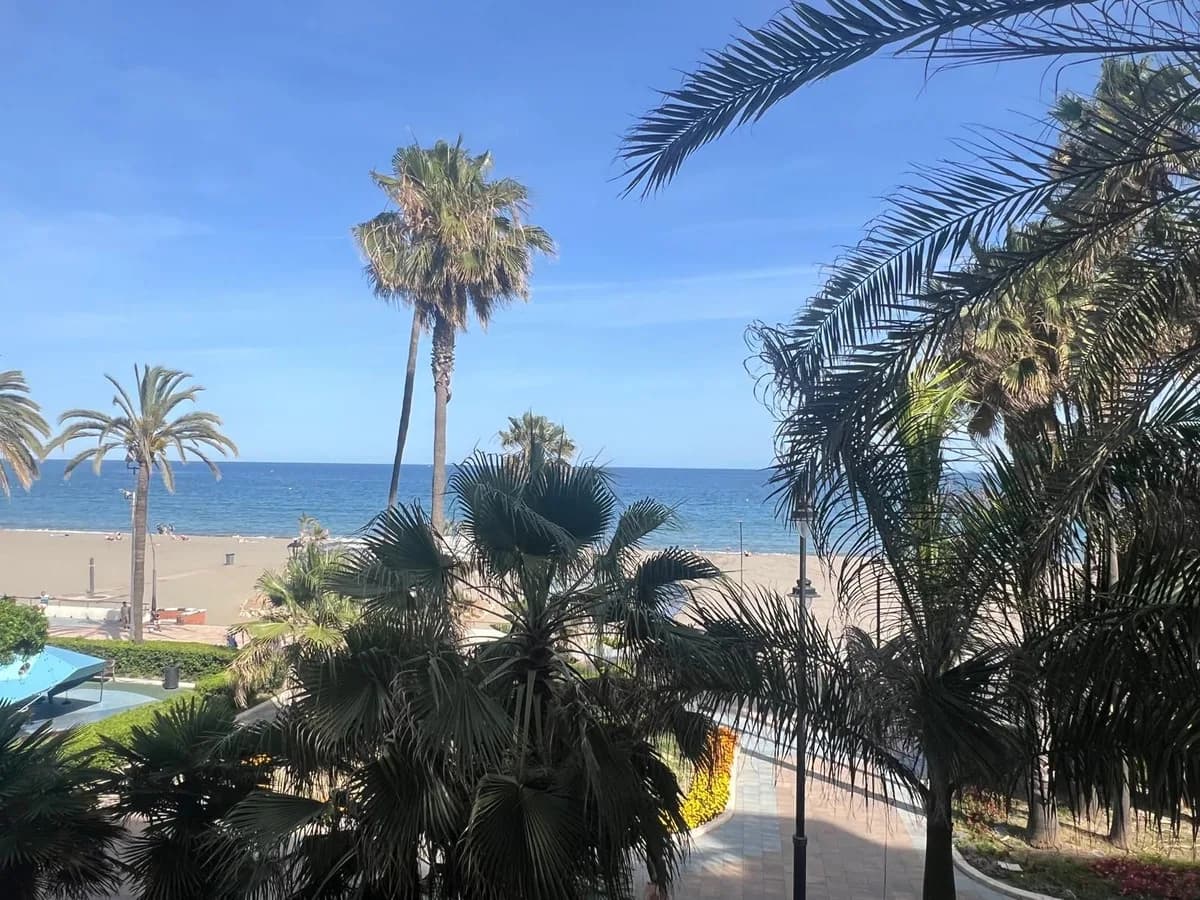 3 Bedroom Middle Floor Apartment for Sale in Estepona, Málaga - Image 3