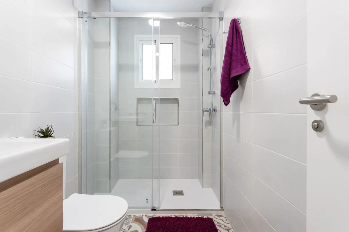 2 Bedroom Middle Floor Apartment for Sale in Fuengirola, Málaga - Image 5