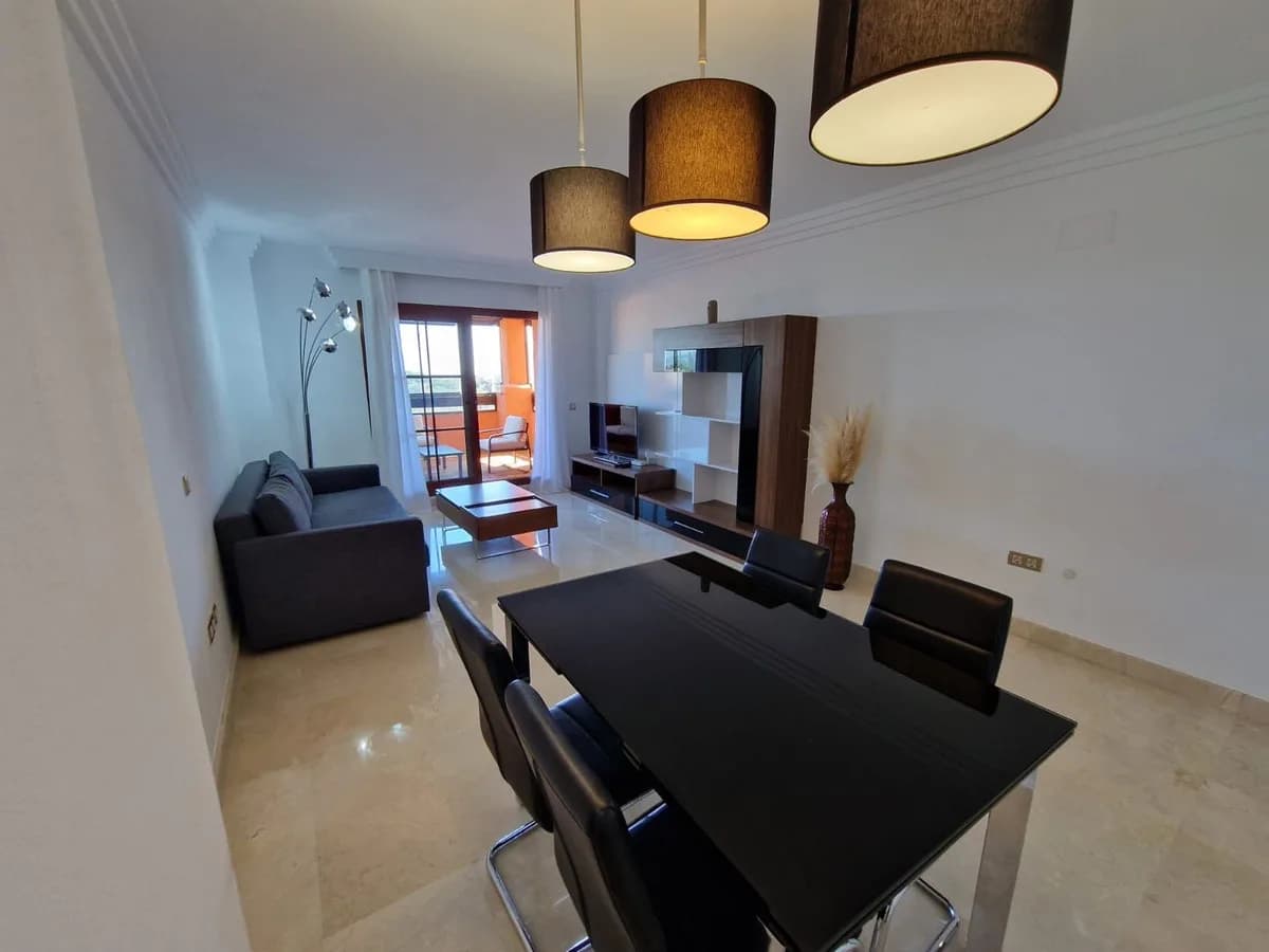 2 Bedroom Middle Floor Apartment for Sale in Benahavís, Málaga - Image 6