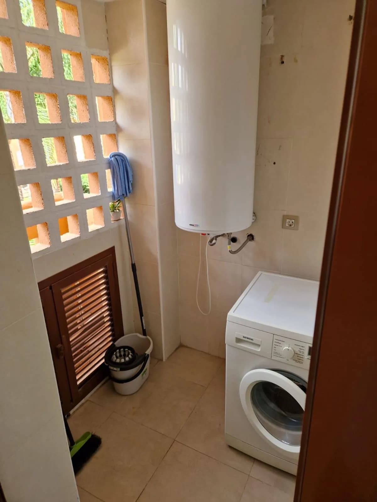 2 Bedroom Middle Floor Apartment for Sale in Benahavís, Málaga - Image 7