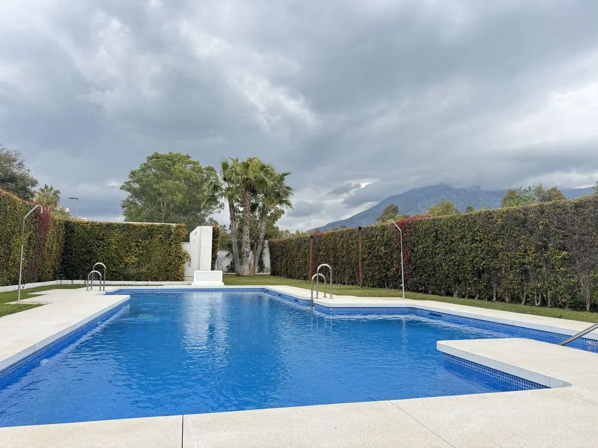 2 Bedroom Ground Floor Apartment for Sale in Nueva Andalucía, Málaga