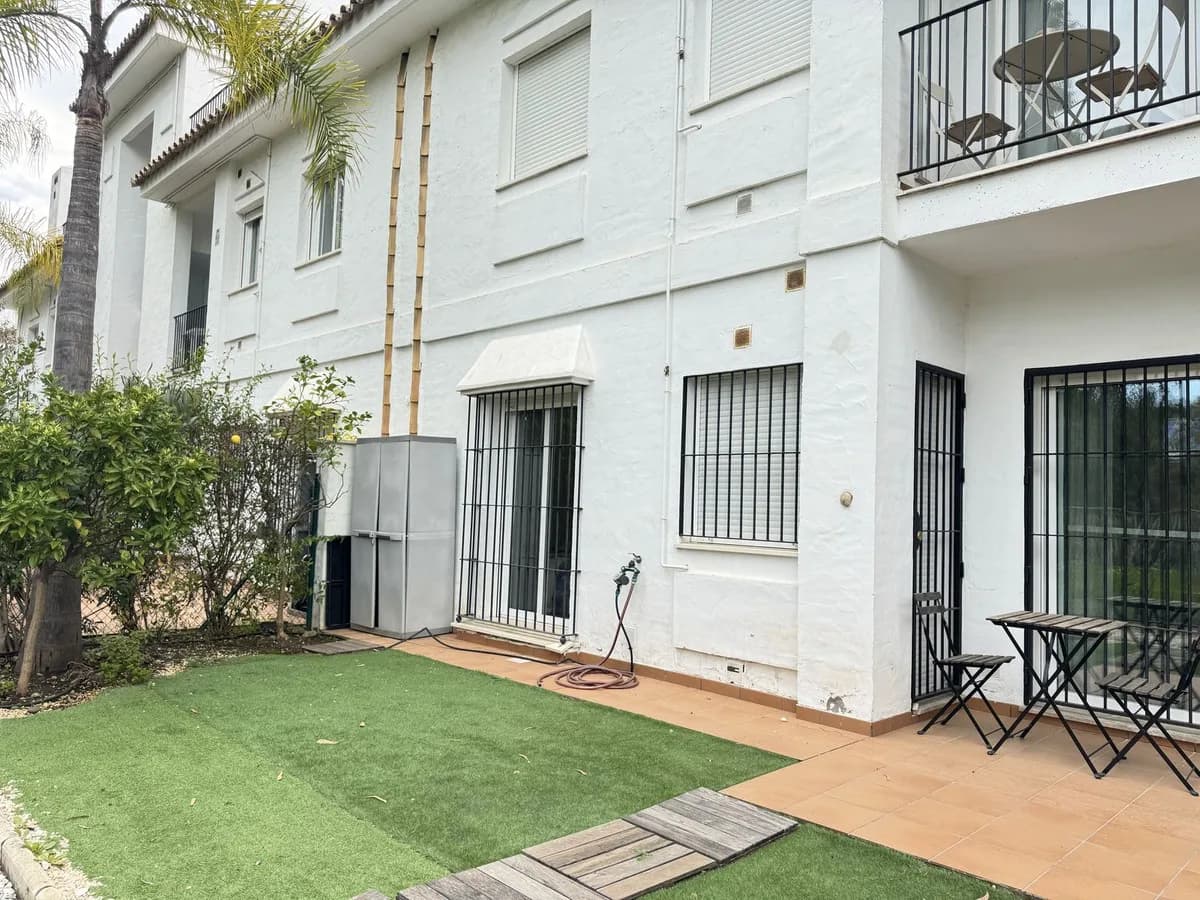 2 Bedroom Ground Floor Apartment for Sale in Nueva Andalucía, Málaga - Image 9