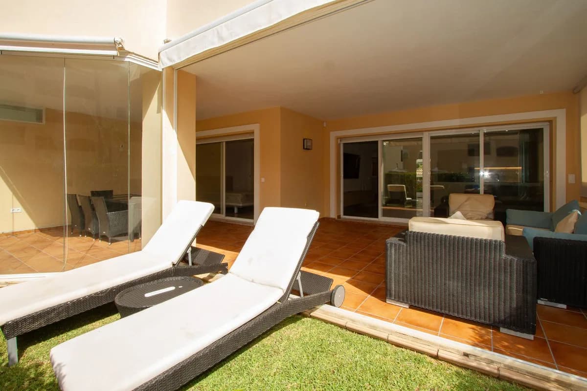 3 Bedroom Ground Floor Apartment for Sale in Elviria, Málaga - Image 2