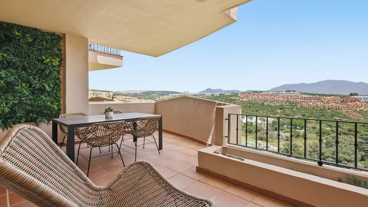 2 Bedroom Middle Floor Apartment for Sale in La Duquesa, Málaga