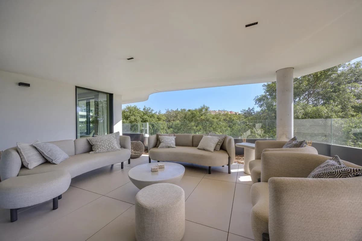 3 Bedroom Middle Floor Apartment for Sale in Sotogrande, Cádiz - Image 3
