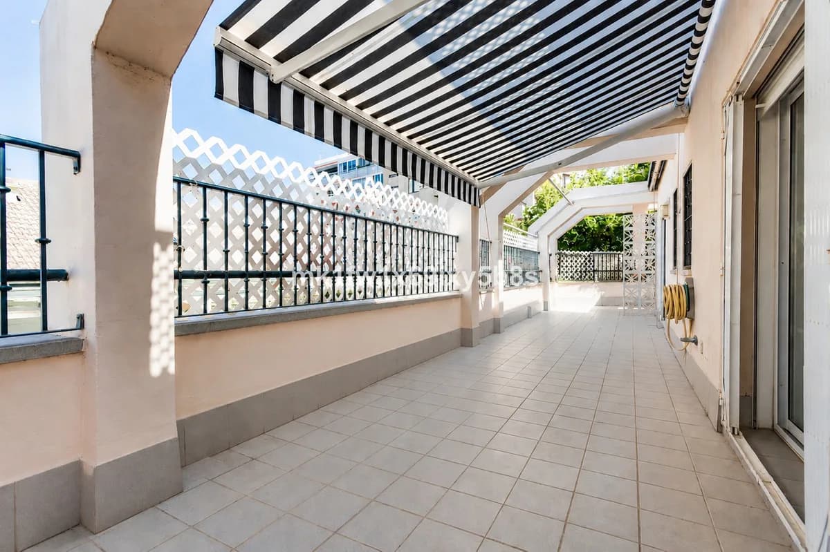 4 Bedroom Middle Floor Apartment for Sale in Marbella, Málaga
