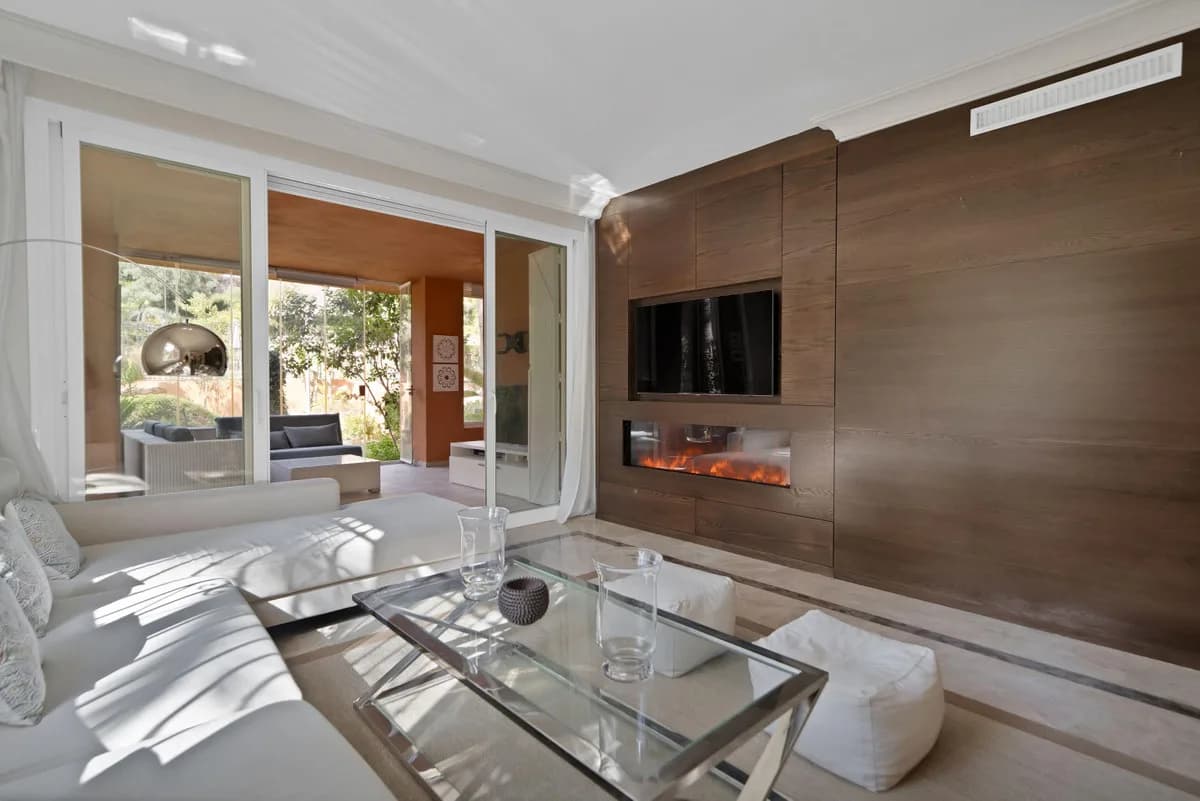 3 Bedroom Ground Floor Apartment for Sale in Marbella, Málaga - Image 3
