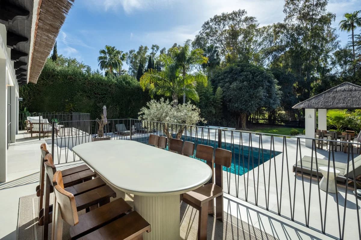 5 Bedroom Detached Villa for Sale in Nueva Andalucía, Málaga - Image 6