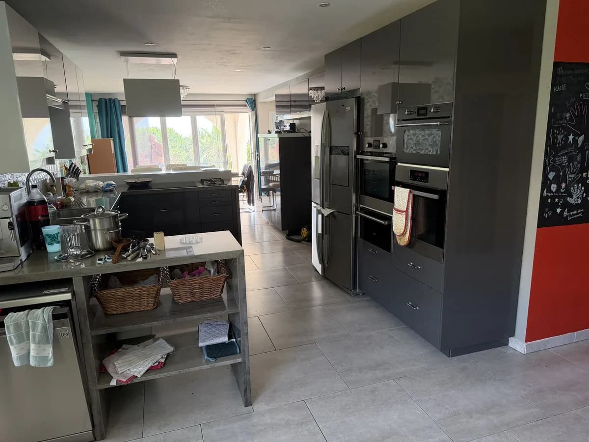 4 Bedroom Detached Villa for Sale in Benalmadena, Málaga - Image 2
