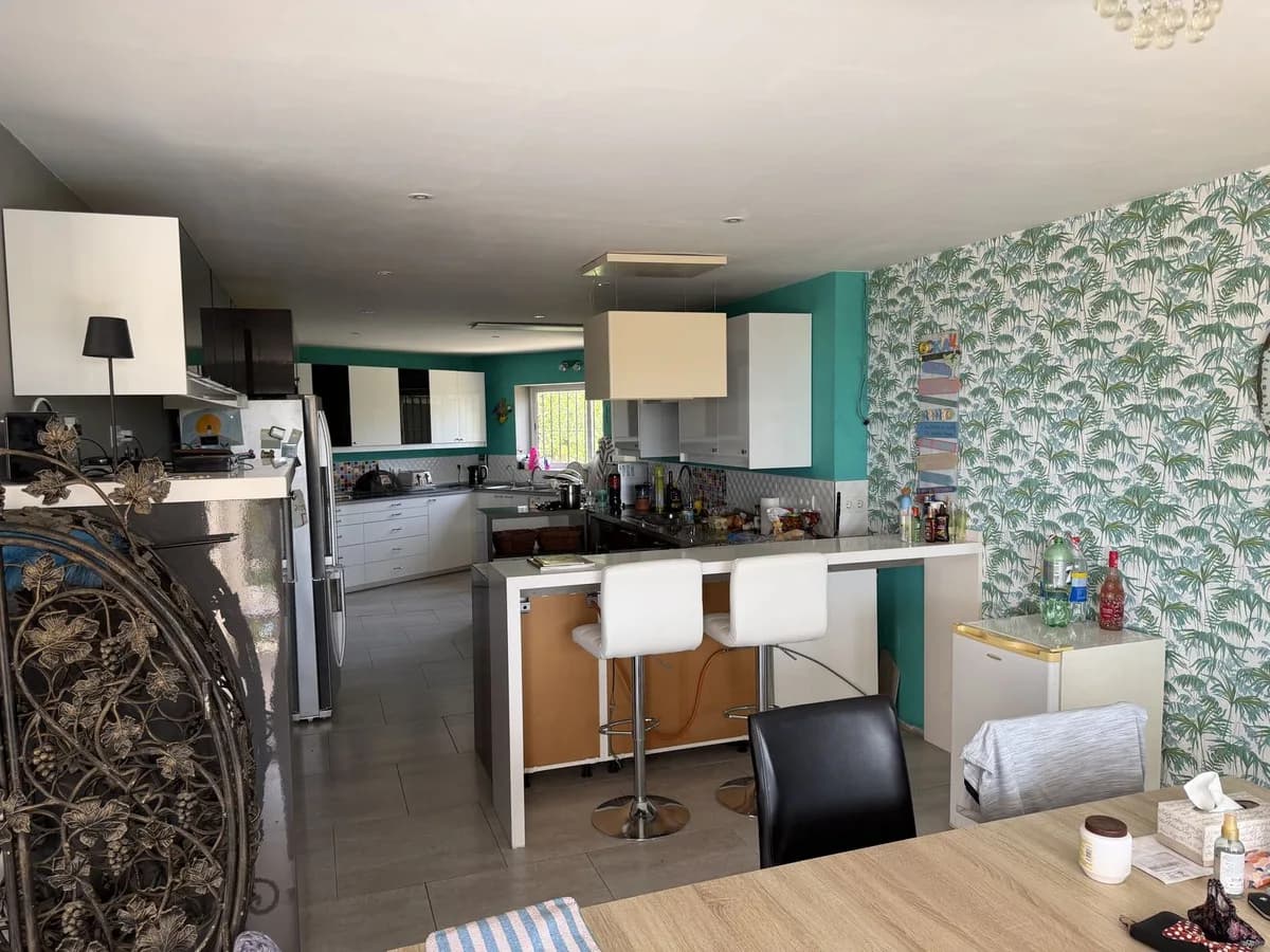4 Bedroom Detached Villa for Sale in Benalmadena, Málaga - Image 3