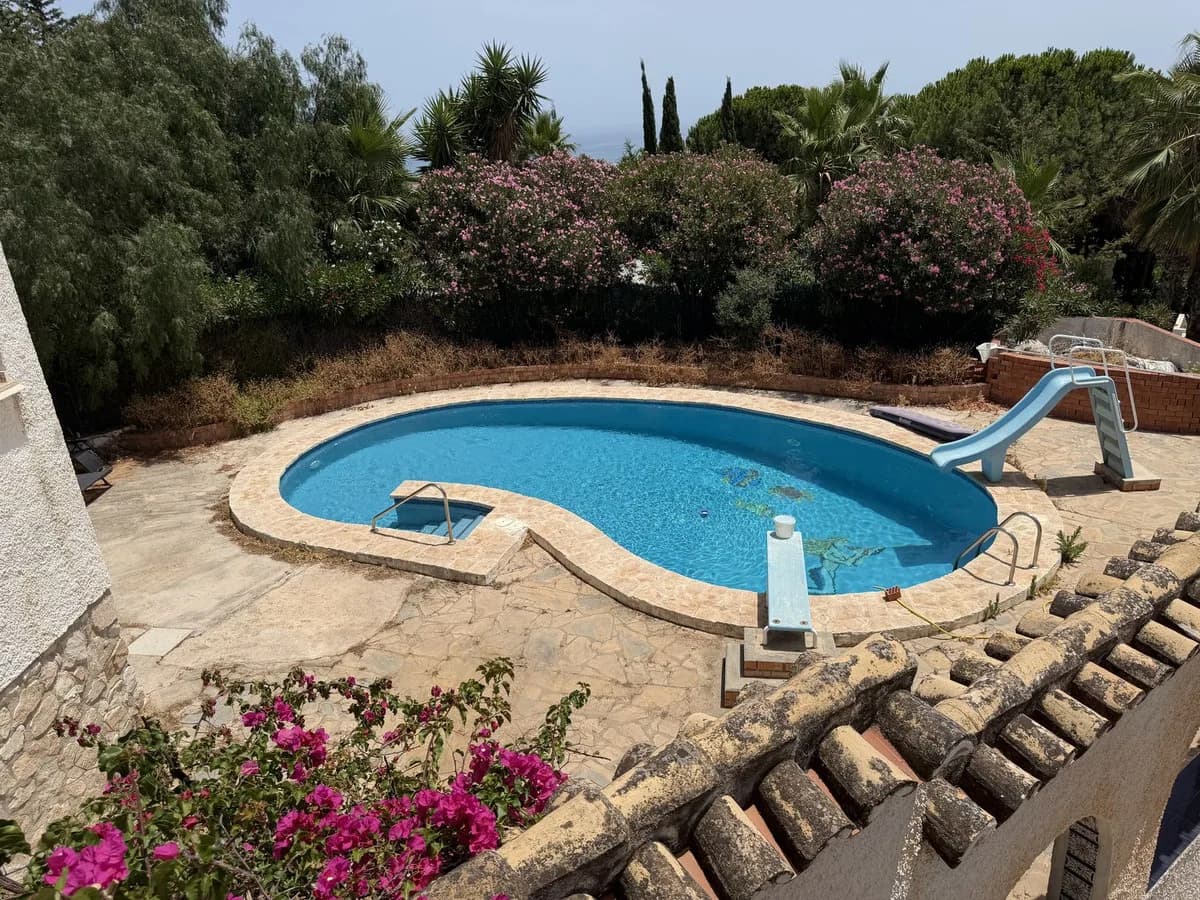 4 Bedroom Detached Villa for Sale in Benalmadena, Málaga - Image 7