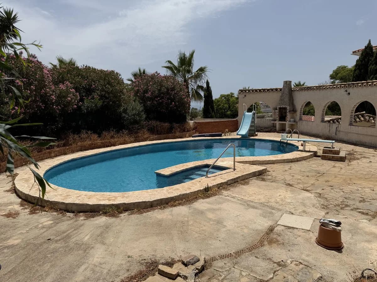 4 Bedroom Detached Villa for Sale in Benalmadena, Málaga - Image 8