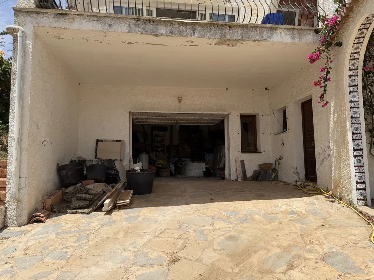 4 Bedroom Detached Villa for Sale in Benalmadena, Málaga - Image 9