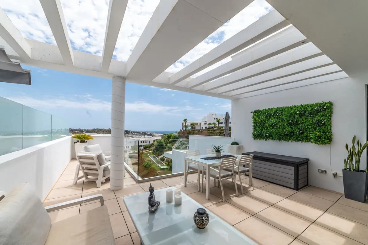 3 Bedroom Middle Floor Apartment for Sale in La Cala de Mijas, Málaga - Image 4