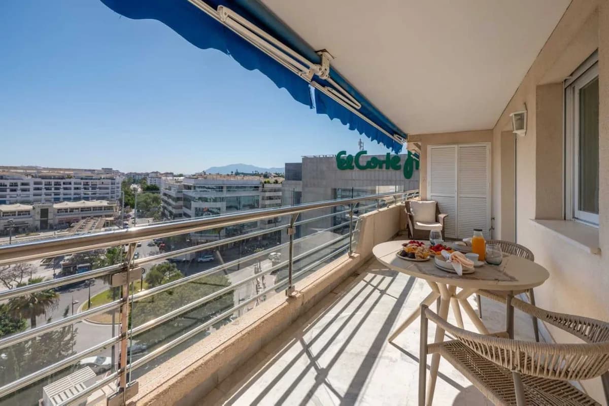 2 Bedroom Top Floor Apartment for Sale in Puerto Banús, Málaga