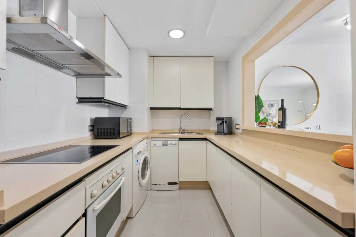 2 Bedroom Top Floor Apartment for Sale in Puerto Banús, Málaga - Image 5