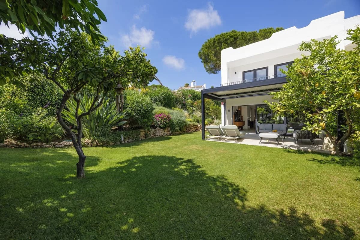 3 Bedroom Semi-Detached House for Sale in Nueva Andalucía, Málaga