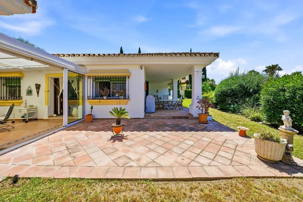 2 Bedroom Detached Villa for Sale in Benahavís, Málaga - Image 8