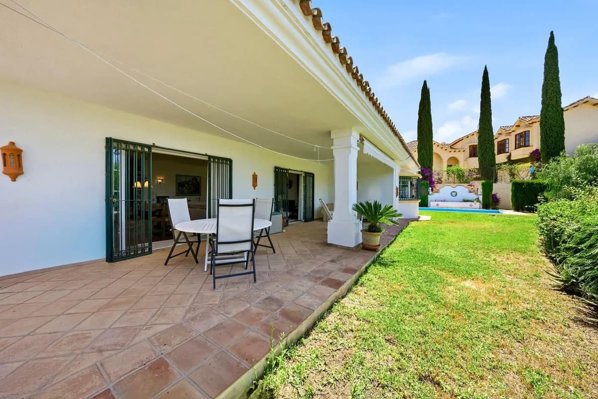 2 Bedroom Detached Villa for Sale in Benahavís, Málaga - Image 9