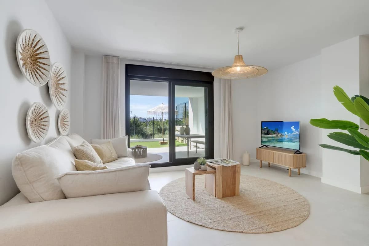 3 Bedroom Ground Floor Apartment for Sale in Estepona, Málaga - Image 7