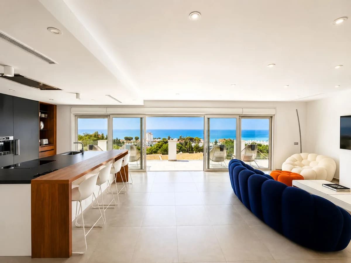 4 Bedroom Detached Villa for Sale in La Cala de Mijas, Málaga - Image 6