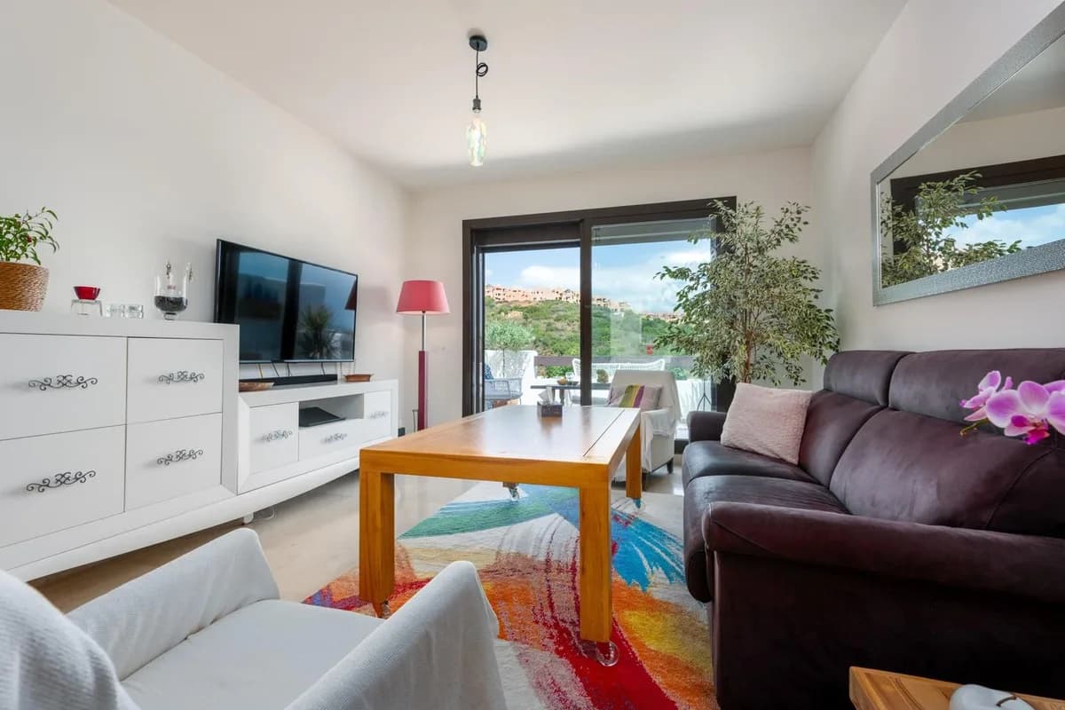 2 Bedroom Middle Floor Apartment for Sale in La Duquesa, Málaga - Image 6