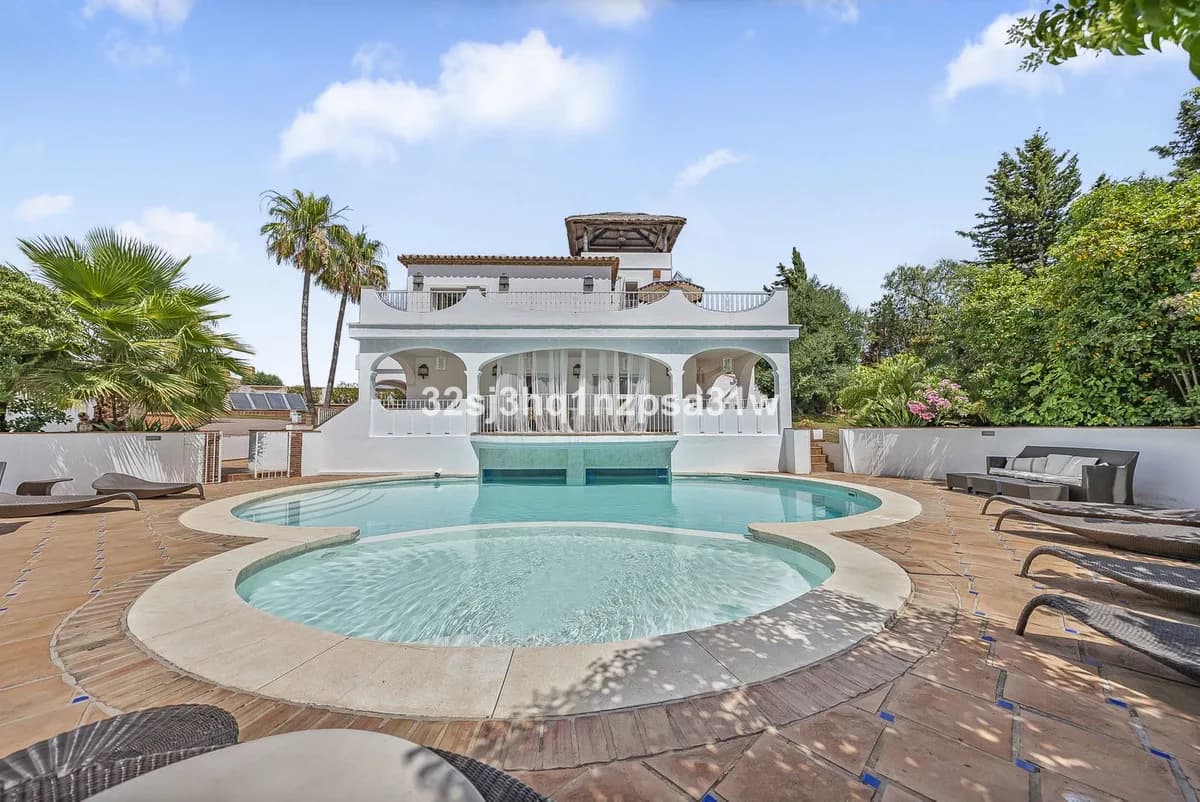 6 Bedroom Detached Villa for Sale in Estepona, Málaga - Image 2