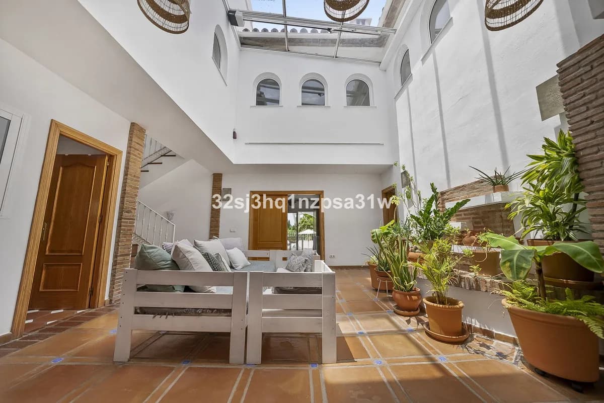 6 Bedroom Detached Villa for Sale in Estepona, Málaga - Image 5