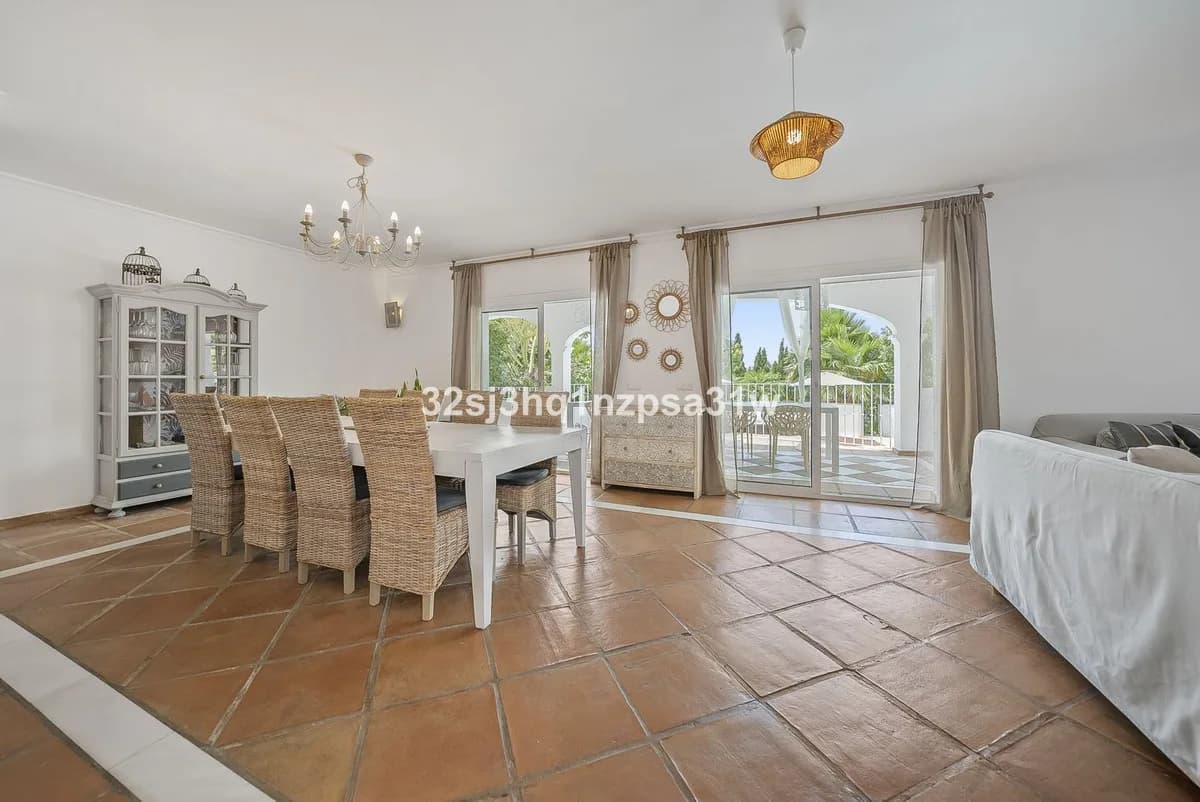 6 Bedroom Detached Villa for Sale in Estepona, Málaga - Image 8
