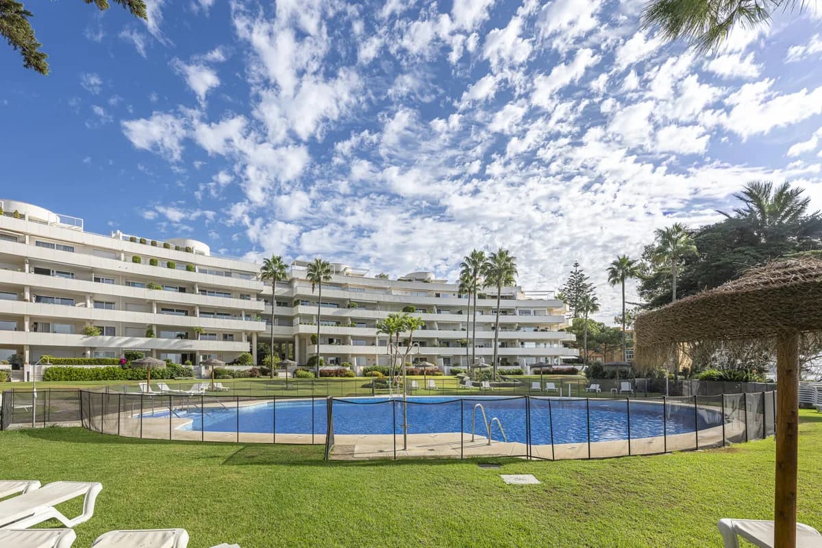 3 Bedroom Ground Floor Apartment for Sale in Estepona, Málaga - Image 5