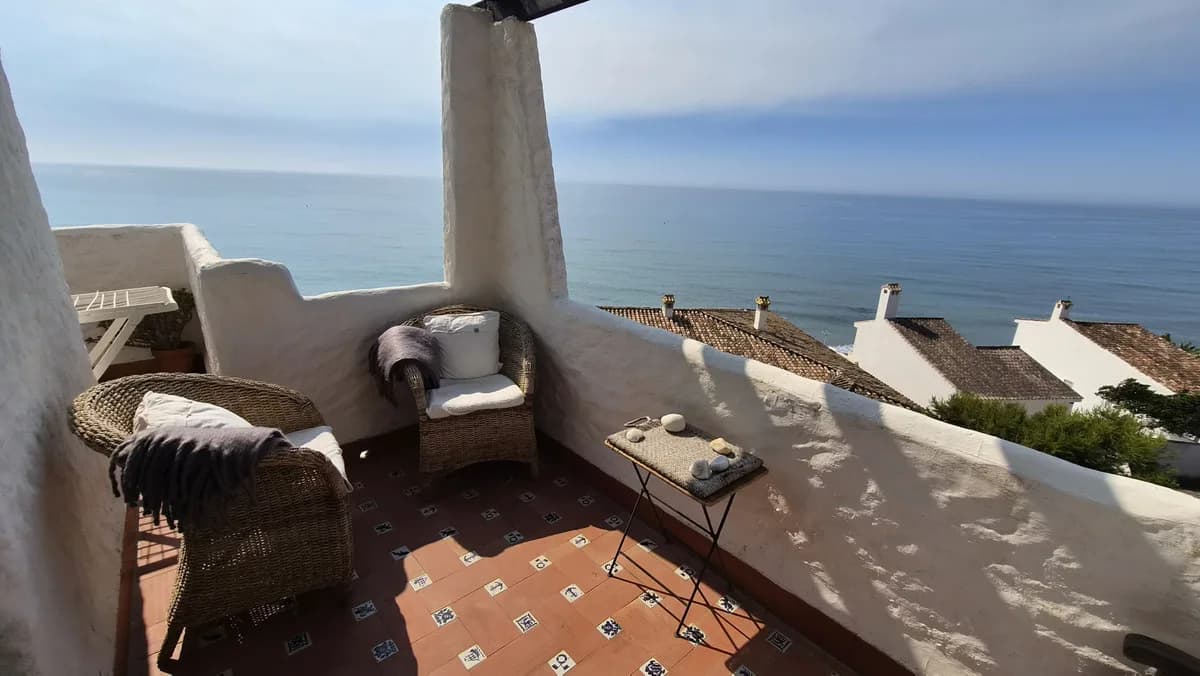 2 Bedroom Middle Floor Apartment for Sale in Estepona, Málaga - Image 7