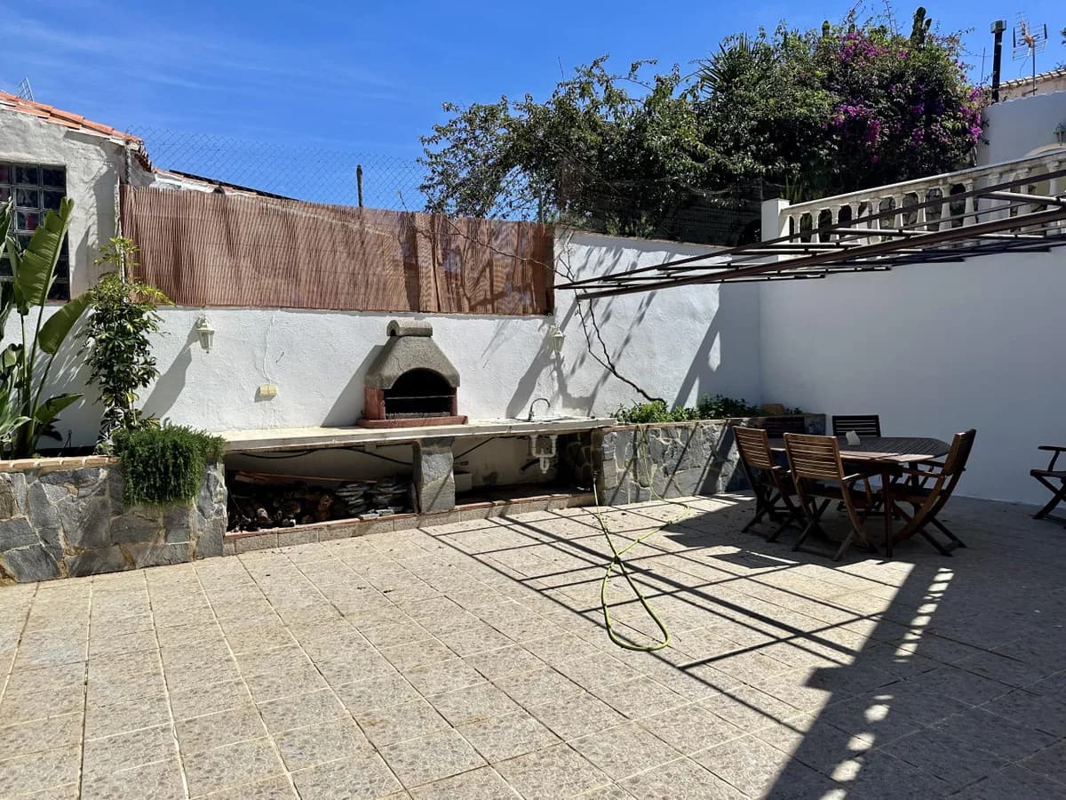 3 Bedroom Detached Villa for Sale in El Rosario, Málaga - Image 3
